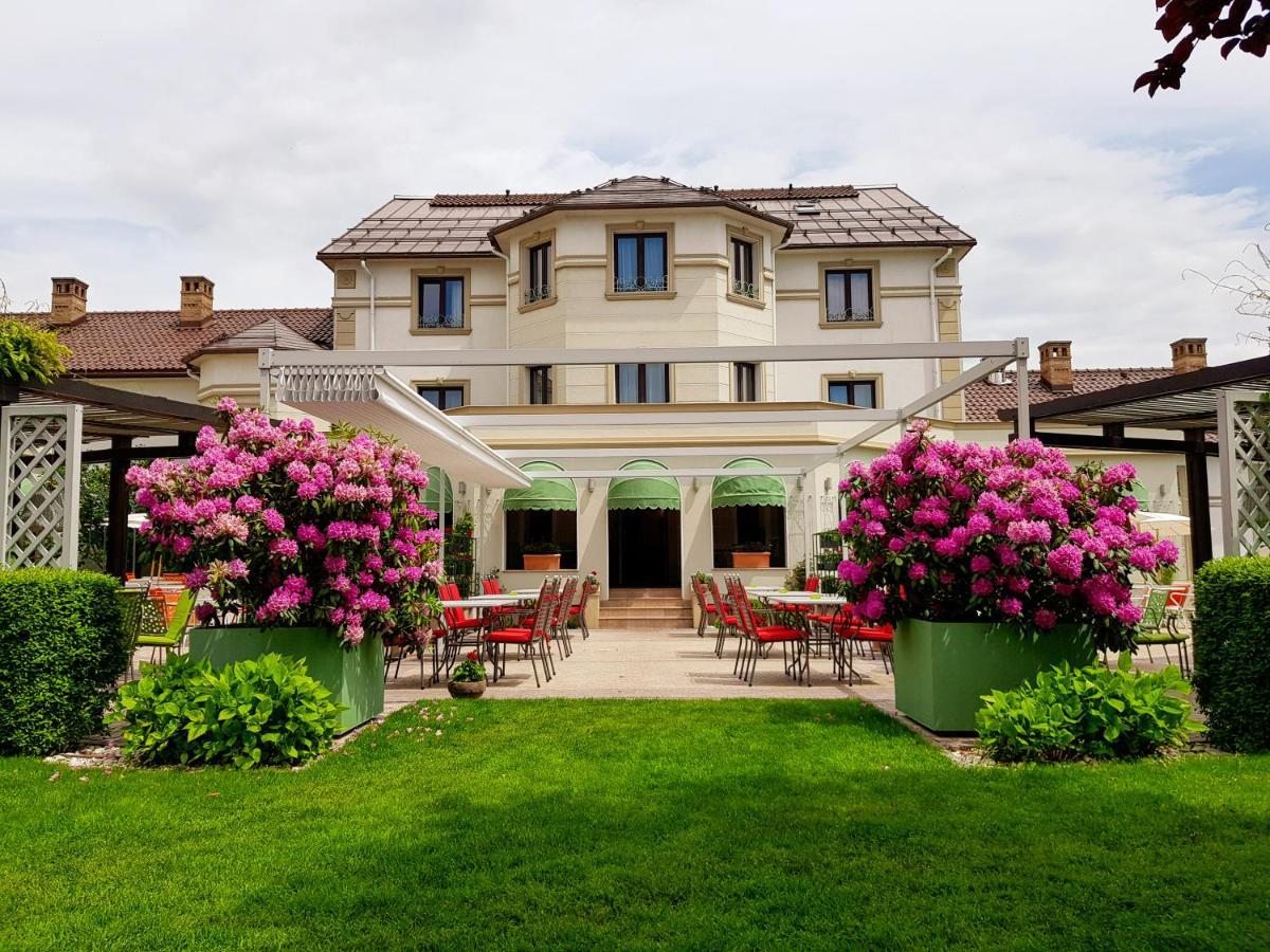 Hotel Sonnenhof Suceava Exterior photo