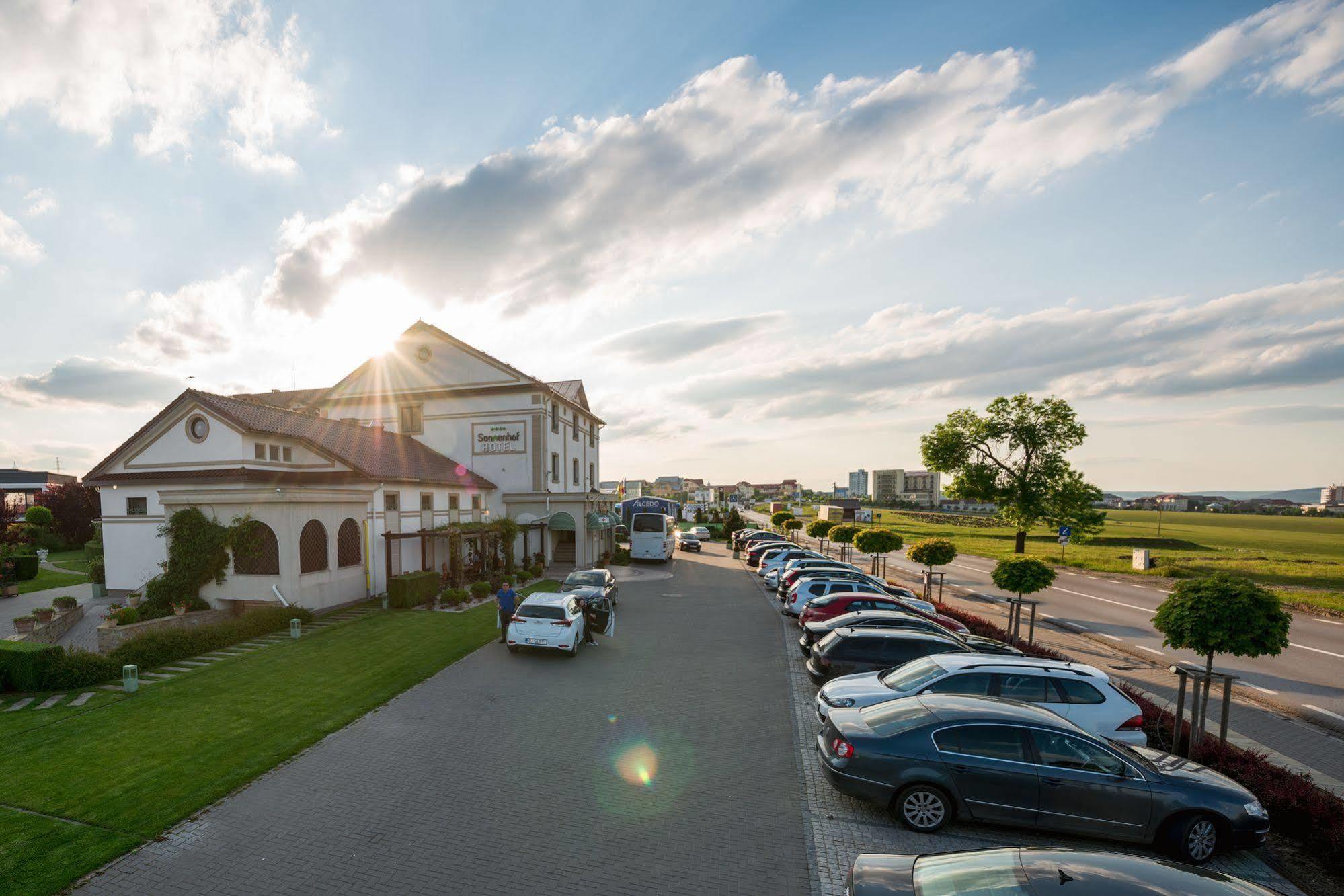 Hotel Sonnenhof Suceava Exterior photo