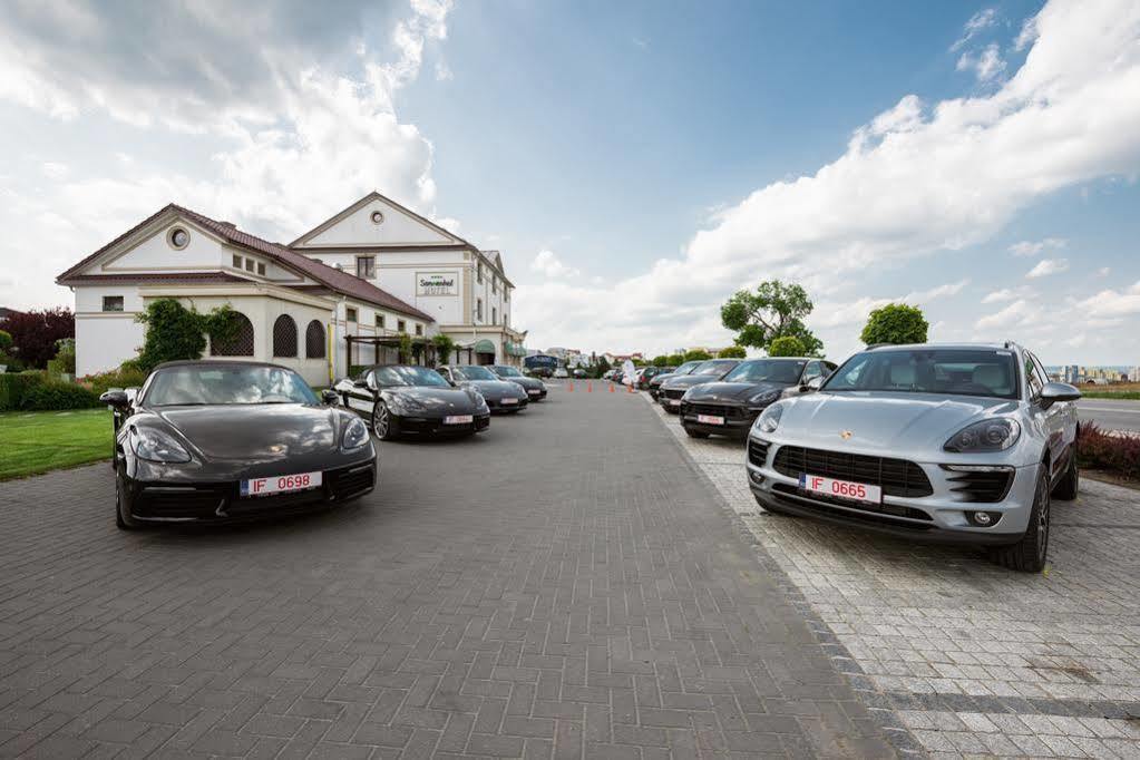 Hotel Sonnenhof Suceava Exterior photo